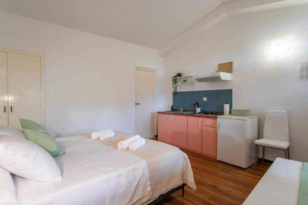 Ostaric Apartment Mandre Exterior photo