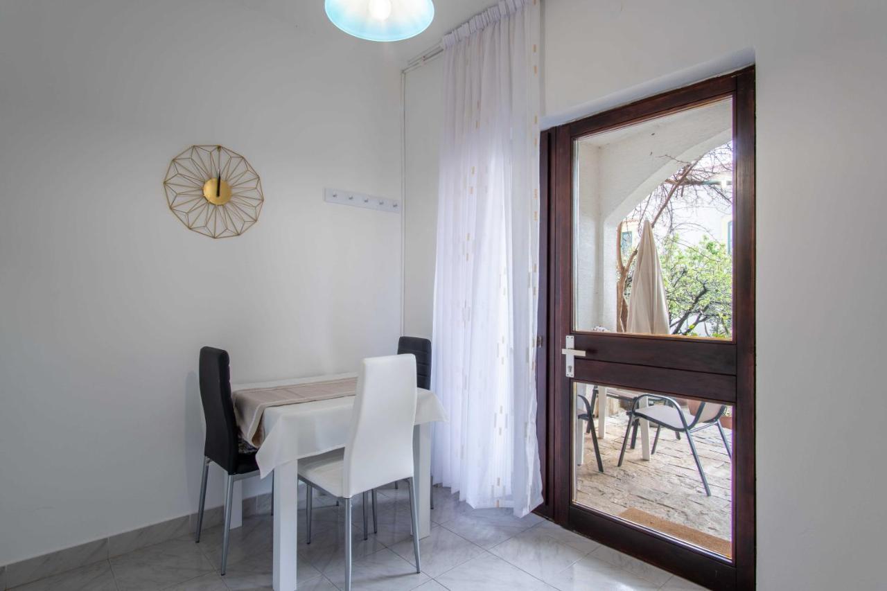 Ostaric Apartment Mandre Exterior photo