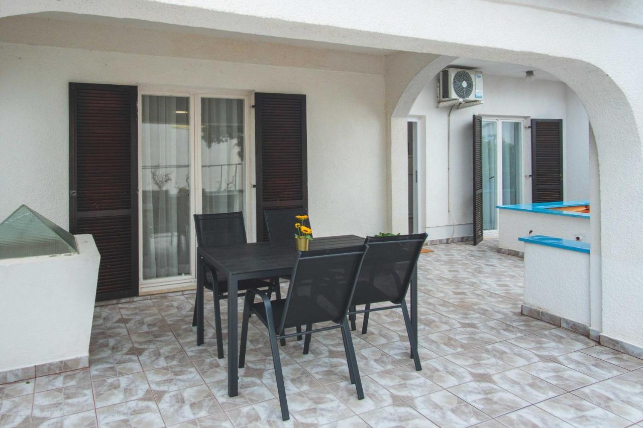 Ostaric Apartment Mandre Exterior photo